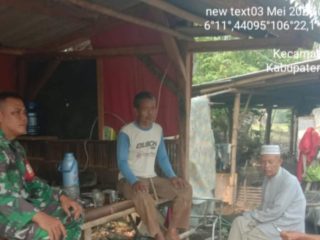 Pererat Silaturahmi, Babinsa Koramil 0602-19/Cikande Kodim 0602/Serang Laksanakan Komsos dengan Warga
