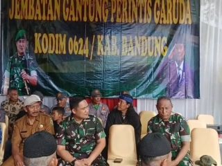 Dandim 0624 Pimpin Peresmian Sasak Gantung Sukarame, Tekankan Akses dan Kebersamaan Warga