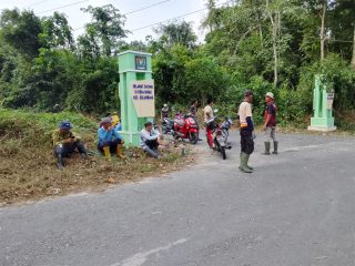 Warga & Pemdes Desa Midar Gotong Royong Sambut Sedekah Adat