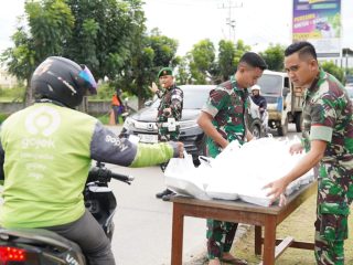 Wujud Kepedulian Sesama, Kodam XII/Tpr Bagikan Nasi Kotak dalam Aksi Jumat Berkah