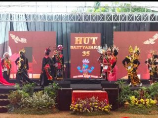 BASTYASAKA ke-35 SMAN 3 Jombang Tampil Kolosal, Padukan Budaya Kalimantan, Prestasi dan UMKM
