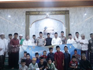 Shalat Jumat Keliling di Masjid Jami Al Mutoharo, Wakapolda Banten Ajak Masyarakat Perkuat Ukhuwah dan Jaga Kamtibmas
