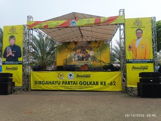 HUT ke-62 Partai Golkar, Dadang M. Naser Gelar Bazar Sembako Murah dan Santuni 100 Anak Yatim di Ciparay